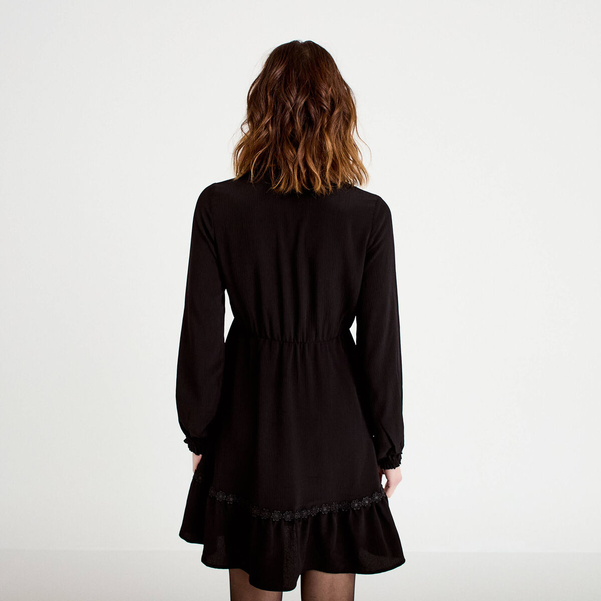 Robe &eacute;vas&eacute;e col v manches longues noir femme
