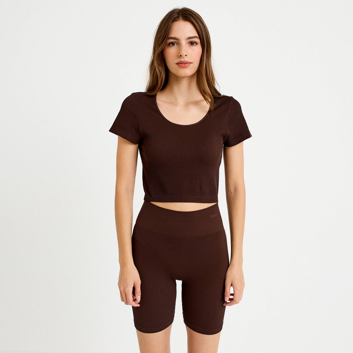 Crop top sans couture col rond marron fonc&eacute; femme