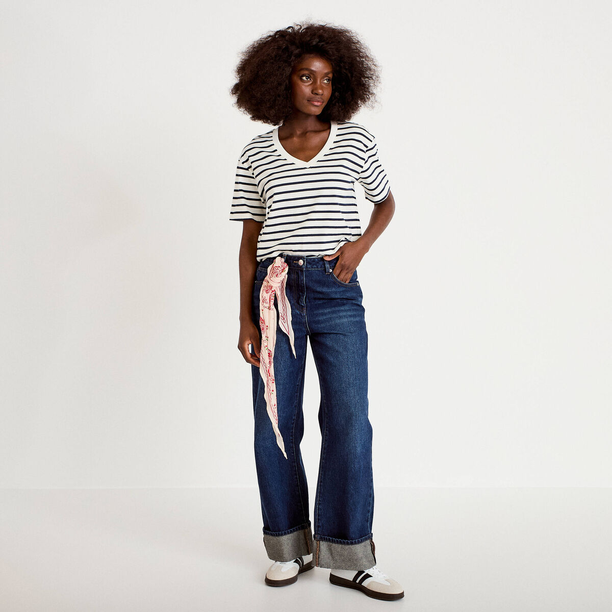 T-shirt col v manches courtes bleu fonc&eacute; femme