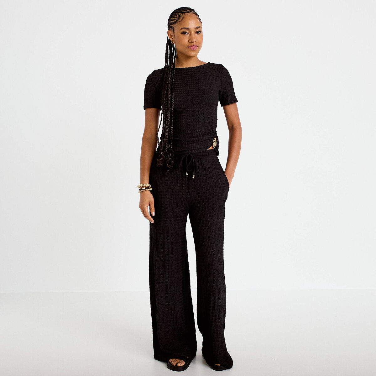 T-shirt col rond manches courtes bijou noir femme