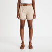 Short chino ceintur&eacute; beige femme