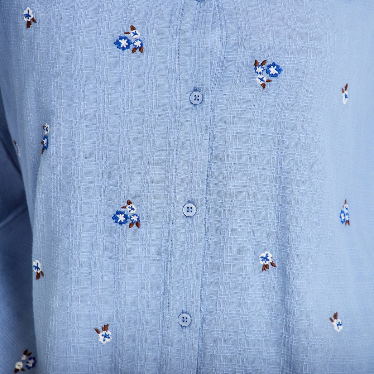 Blouse droite courte col v broderie bleu femme