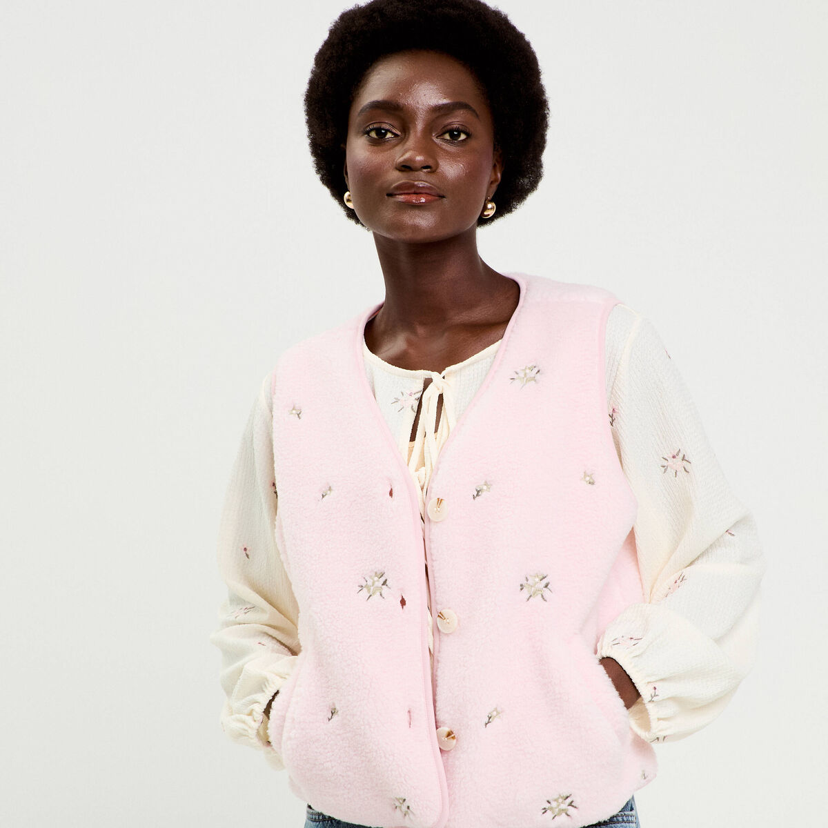 Gilet sans manches brod&eacute; effet polaire vieux rose femme