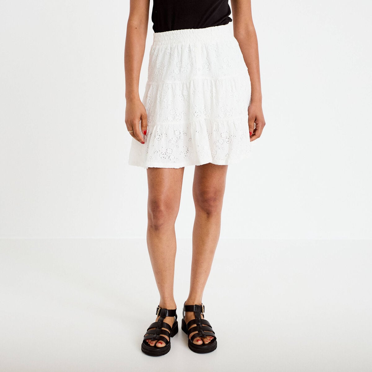 Jupe-short courte &eacute;vas&eacute;e en maille ecru femme