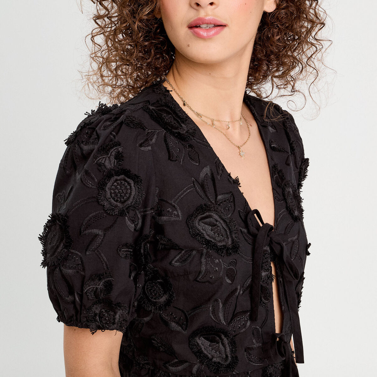 Blouse manches courtes noeuds noir femme