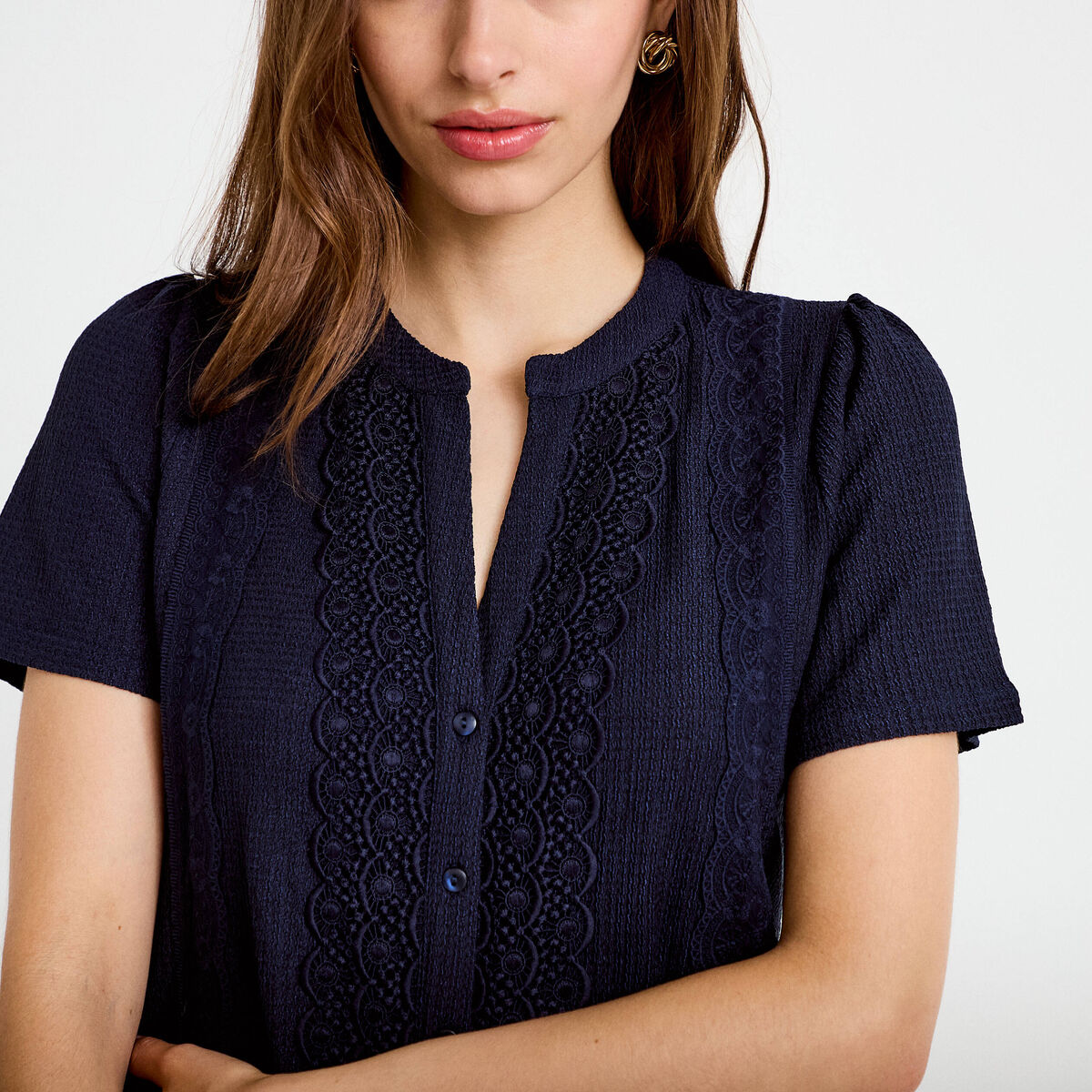 Blouse plastron brod&eacute; manches courtes bleu marine femme