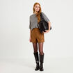 Short taille haute aspect daim clout&eacute; camel femme