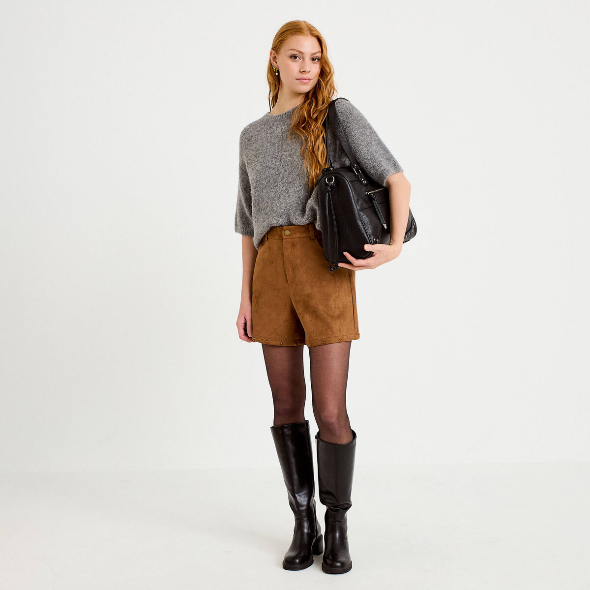 Short taille haute aspect daim clout&eacute; camel femme