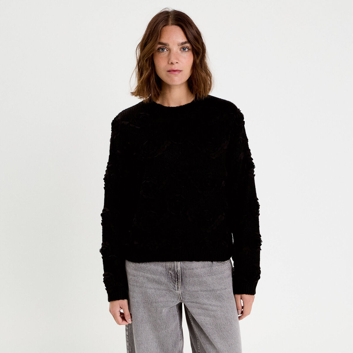 Pull fleurs en relief noir femme
