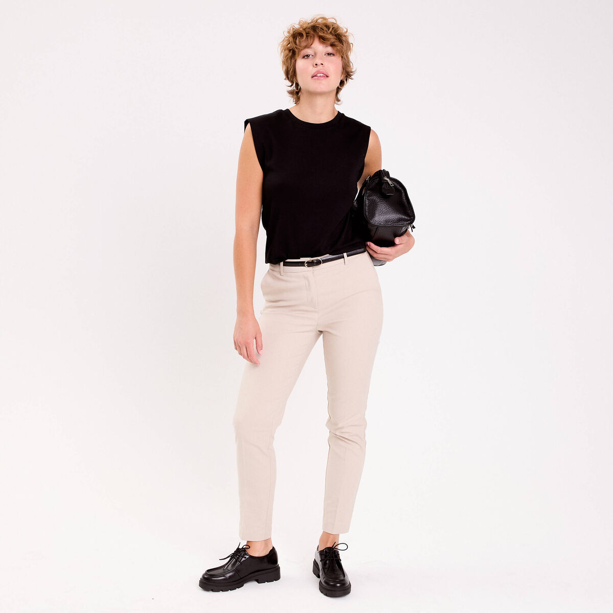 Pantalon cigarette ceintur&eacute; beige femme