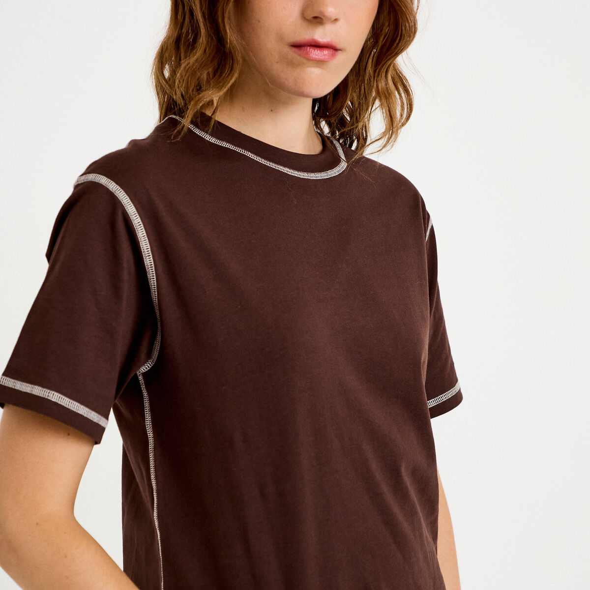 Top col rond manches courtes marron fonc&eacute; femme