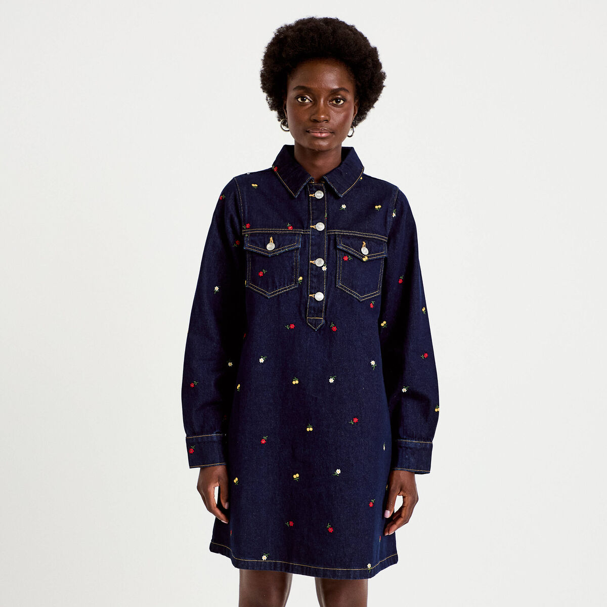Robe courte &eacute;vas&eacute;e en jean brod&eacute;e bleu marine femme