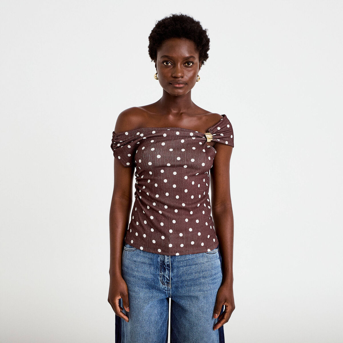 Top pliss&eacute; col bardot sans manches marron femme