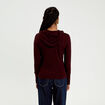 Pull &agrave; capuche rouge fonc&eacute; femme