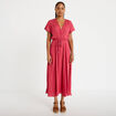 Robe longue &eacute;vas&eacute;e col v satin&eacute;e rose framboise femme