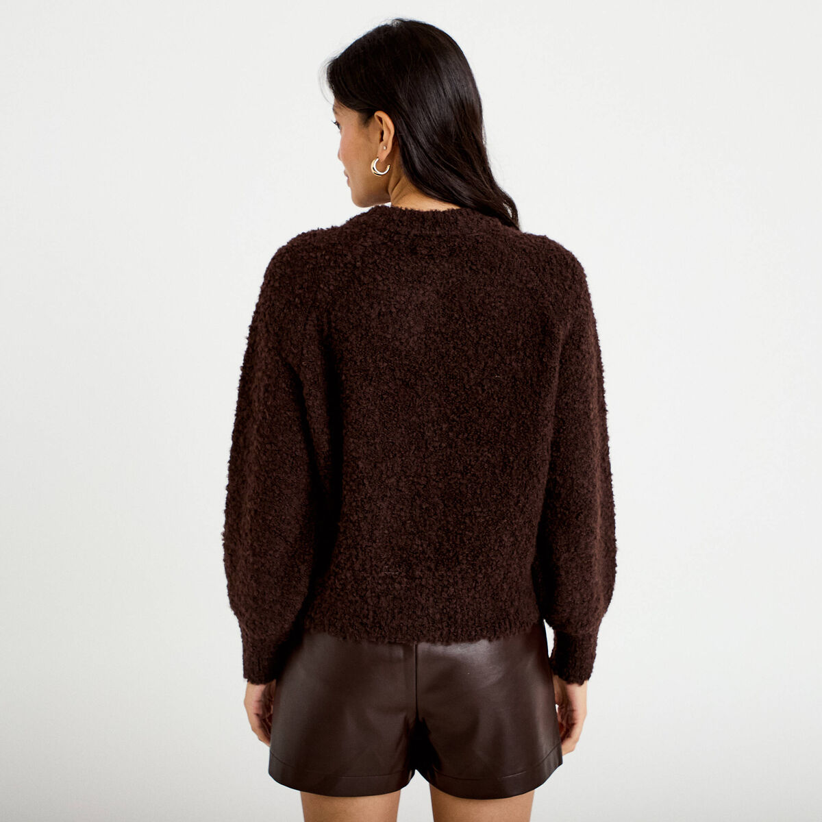 Gilet bouclette col rond manches longues marron fonc&eacute; femme
