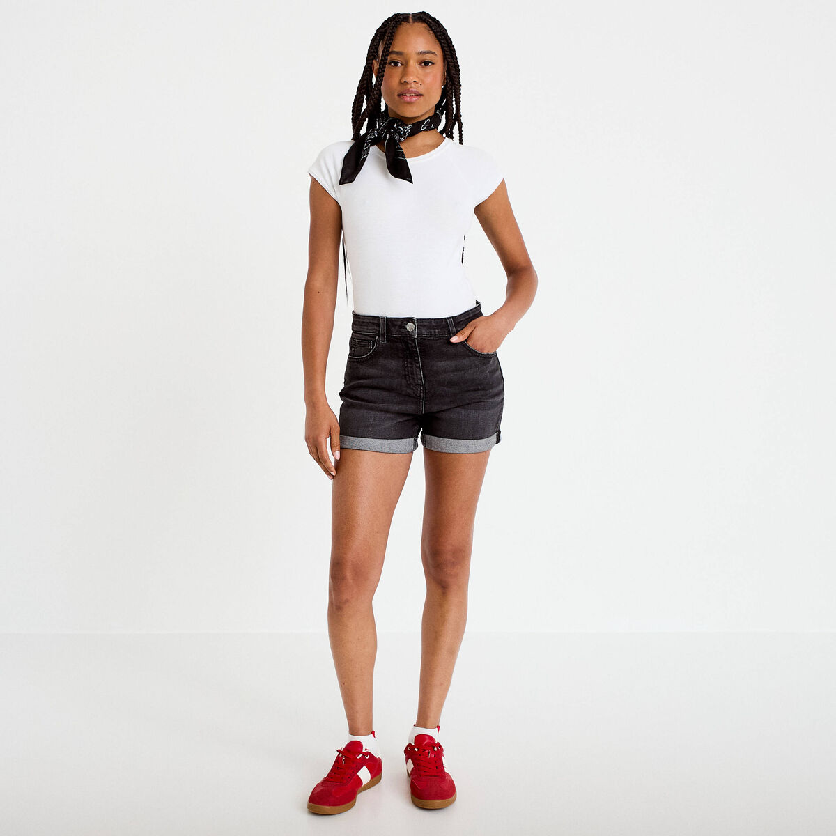 Short slim en jean denim noir femme