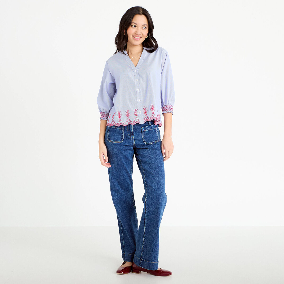 Blouse brod&eacute;e col V manches 3/4 bleu roi femme