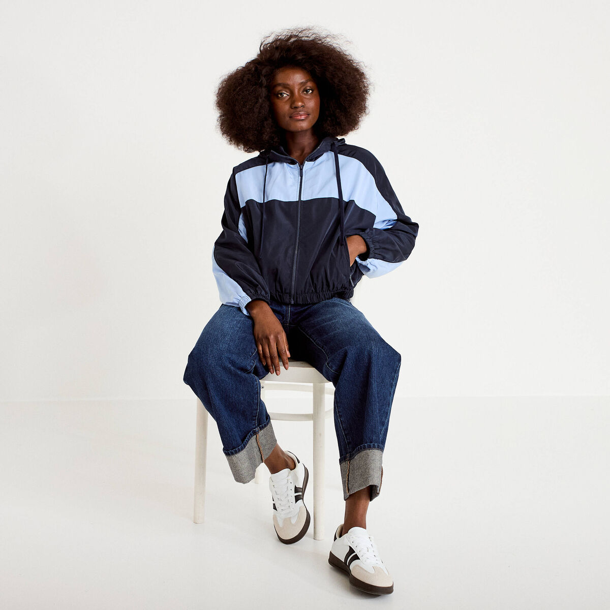 Veste cropped &agrave; capuche manches longues bleu marine femme