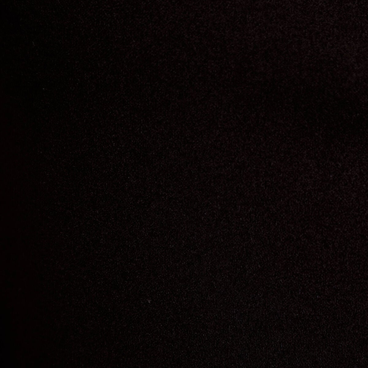 Top ajust&eacute; court sans manches col rond noir femme