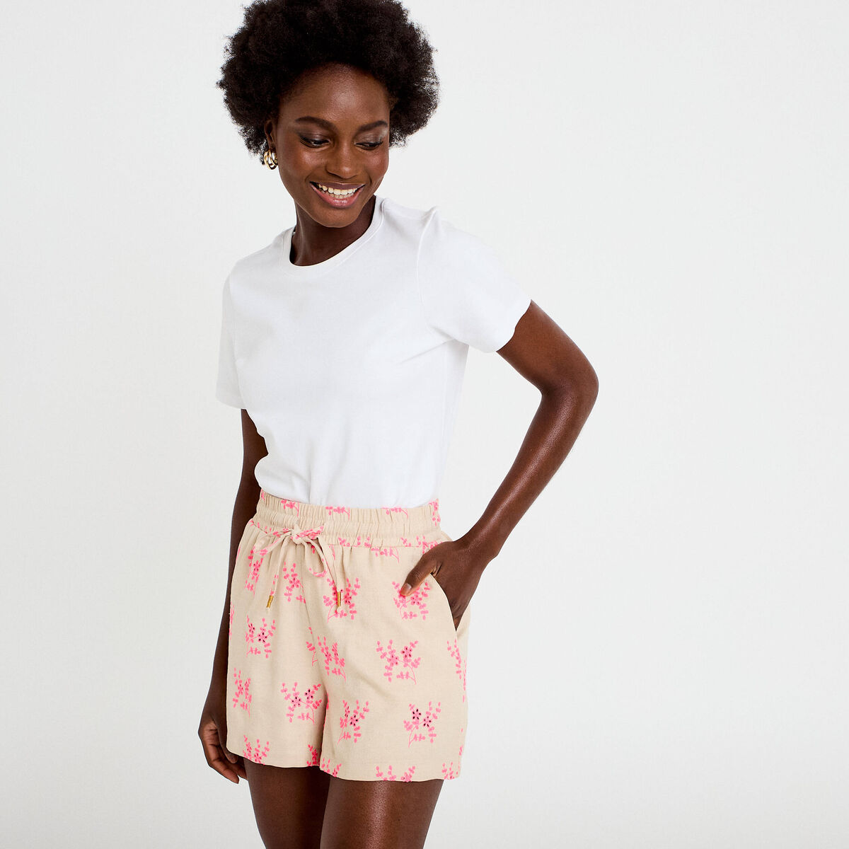 Short flare avec broderie rose femme