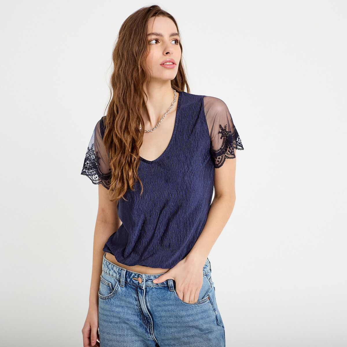 Blouse col v manches courtes dentelle bleu marine femme