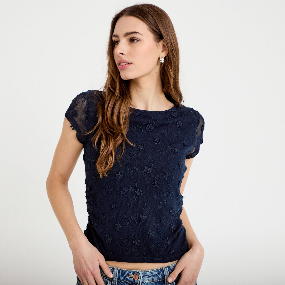 T-shirt ajust&eacute; col rond dentelle bleu marine femme
