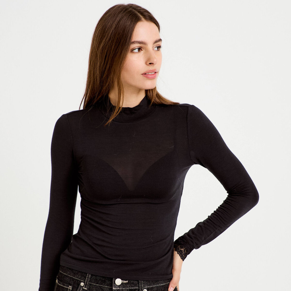 T-shirt ajust&eacute; col roul&eacute; dentelle noir femme