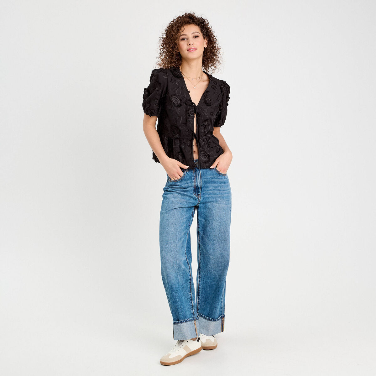 Blouse manches courtes noeuds noir femme