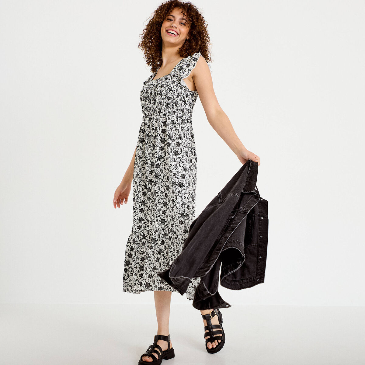 Robe longue &eacute;vas&eacute;e smock&eacute;e noir femme