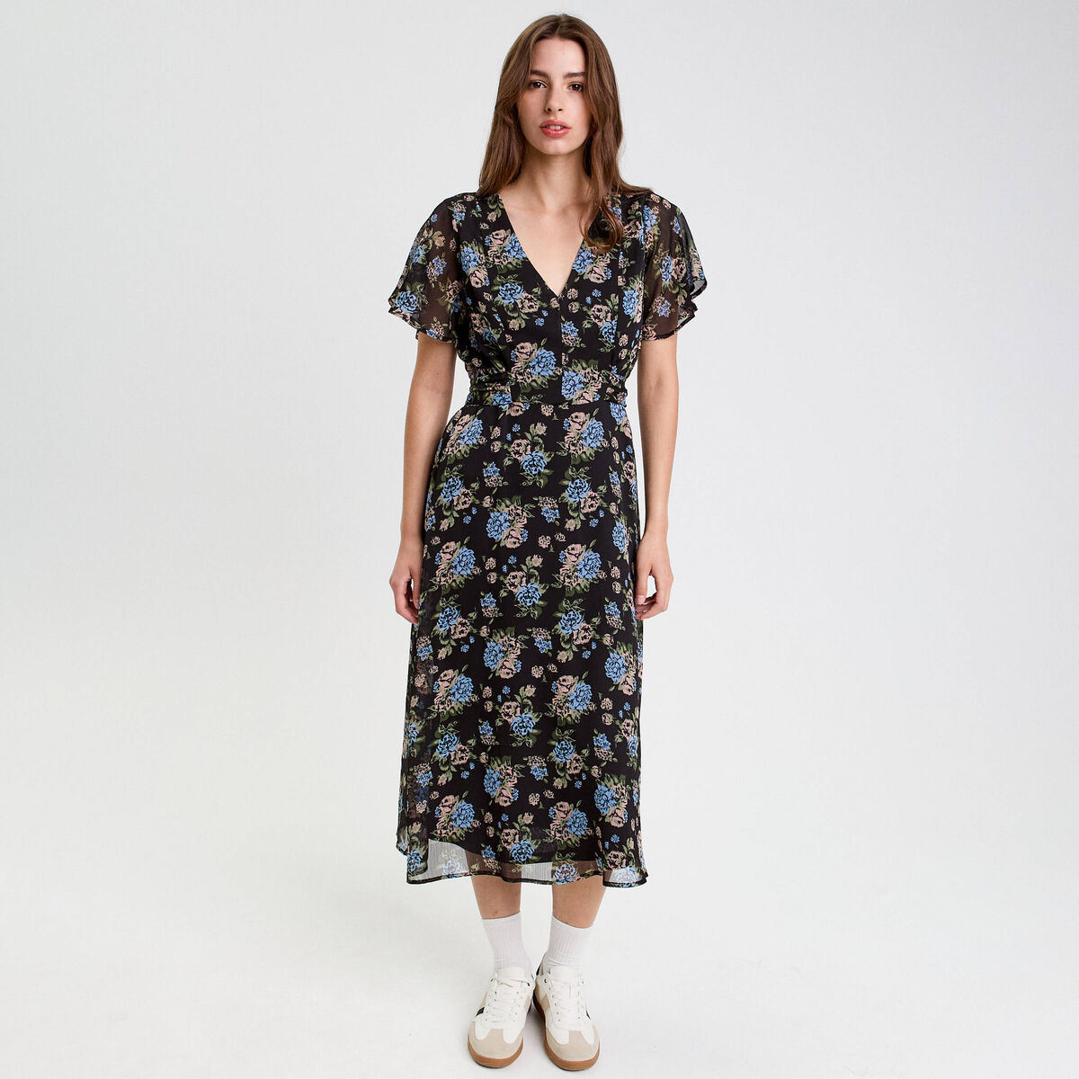 Robe &eacute;vas&eacute;e col v manches courtes noir femme