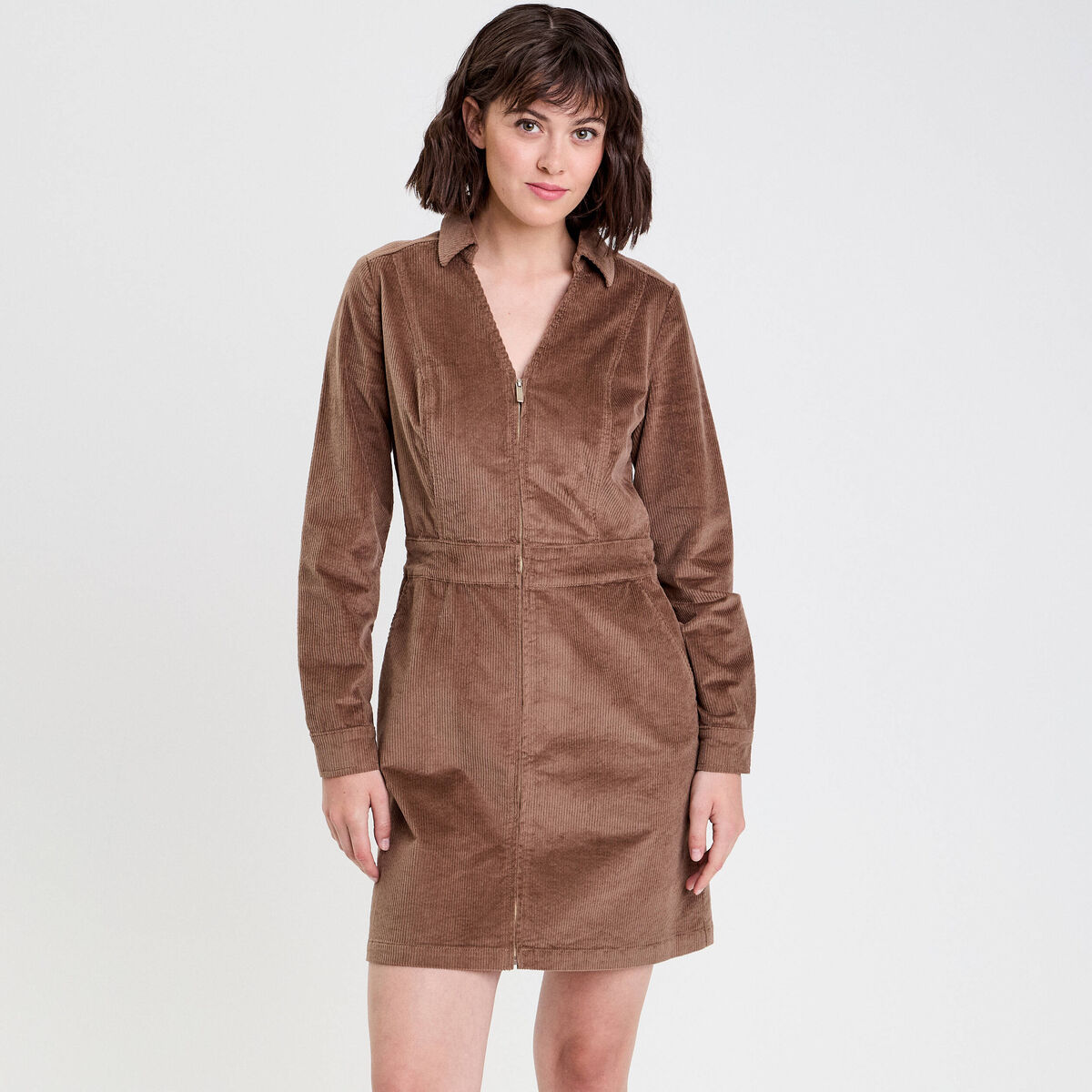 Robe zipp&eacute;e en velours taupe femme