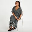 Robe longue &eacute;vas&eacute;e col v voile noir femme