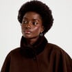 Poncho en fausse fourrure marron fonc&eacute; femme