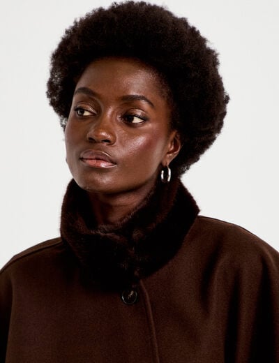 Poncho en fausse fourrure marron fonc&eacute; femme