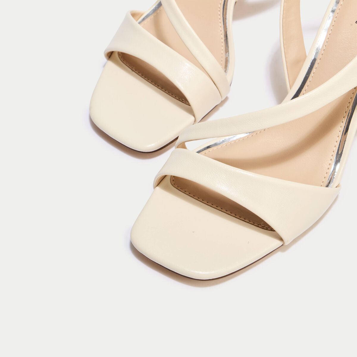 Sandales &agrave; talon ecru femme