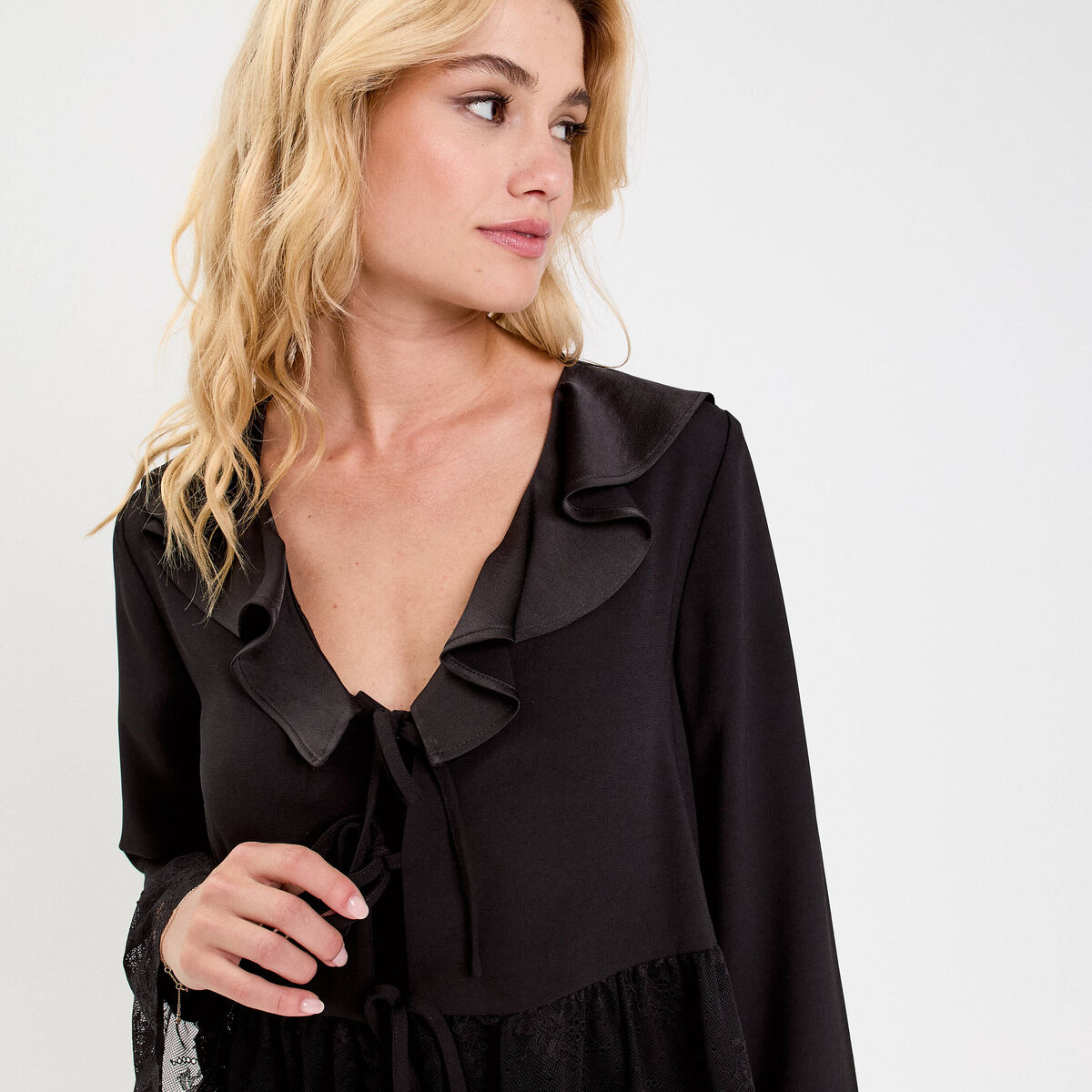 Blouse col V en dentelle noir femme