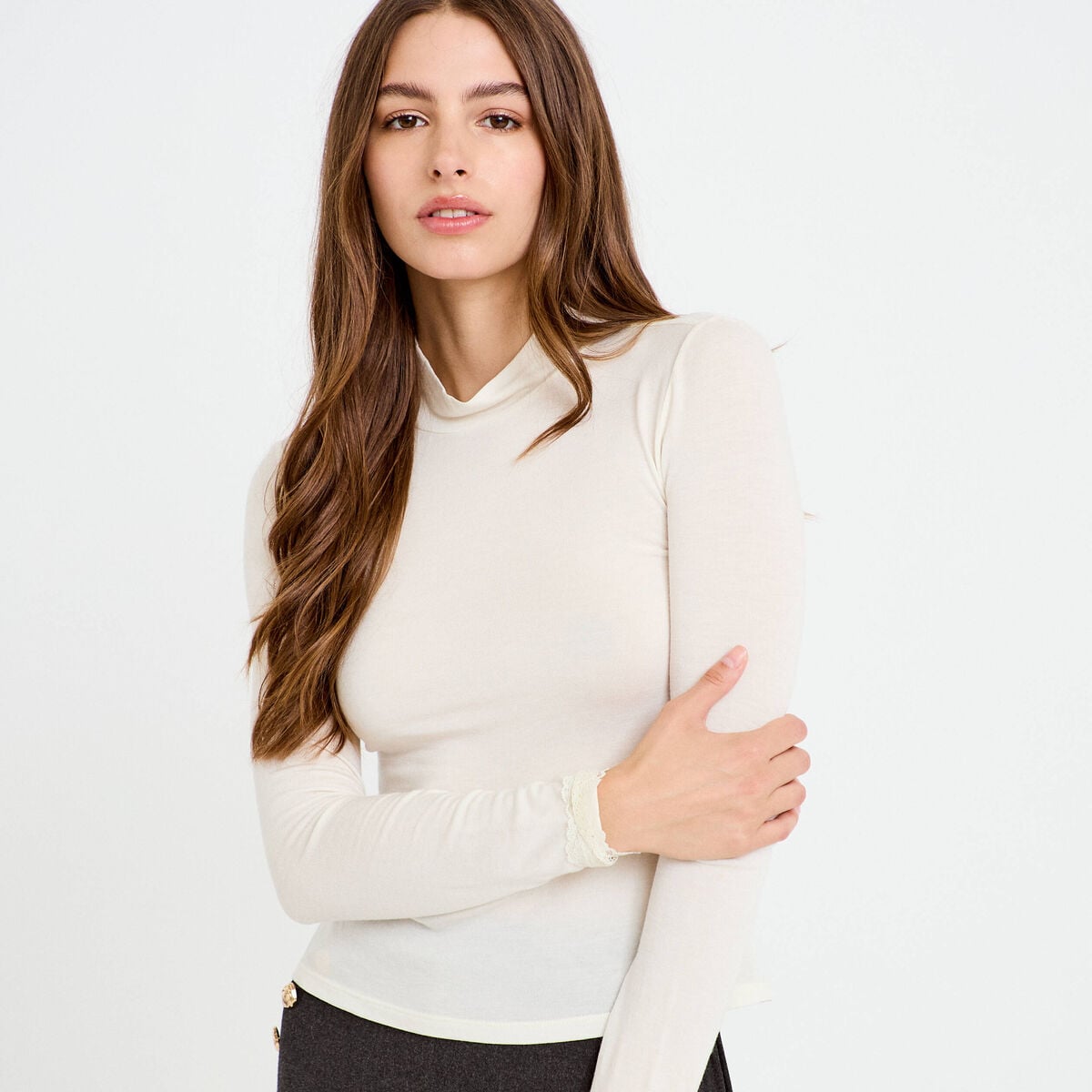 T-shirt ajust&eacute; col roul&eacute; dentelle ecru femme