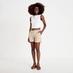 Short chino ceintur&eacute; beige femme