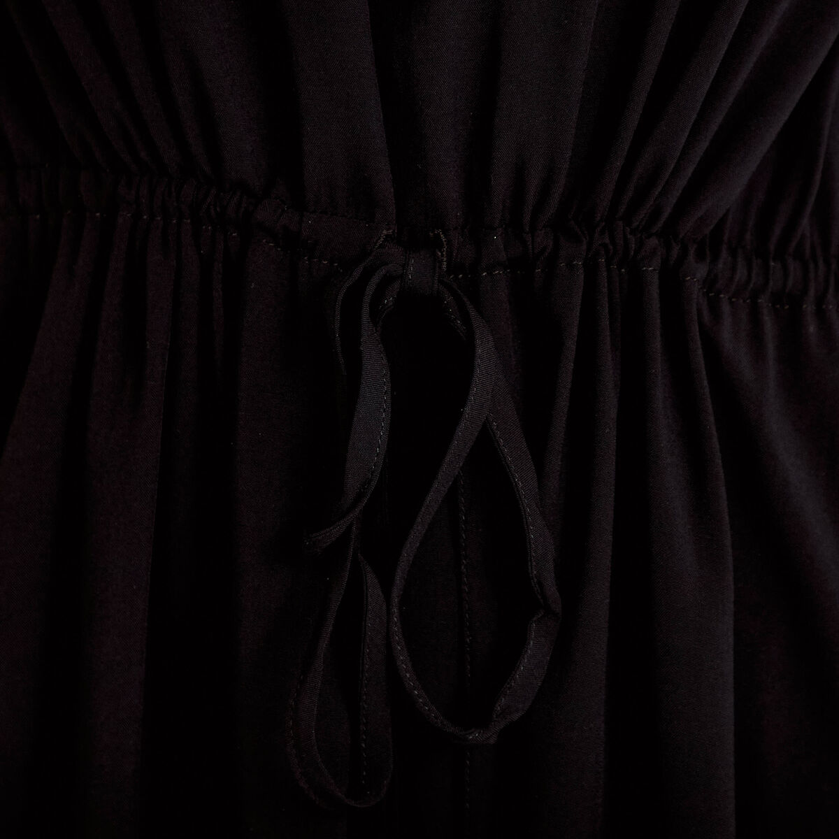Robe longue &eacute;vas&eacute;e col v sans manches noir femme