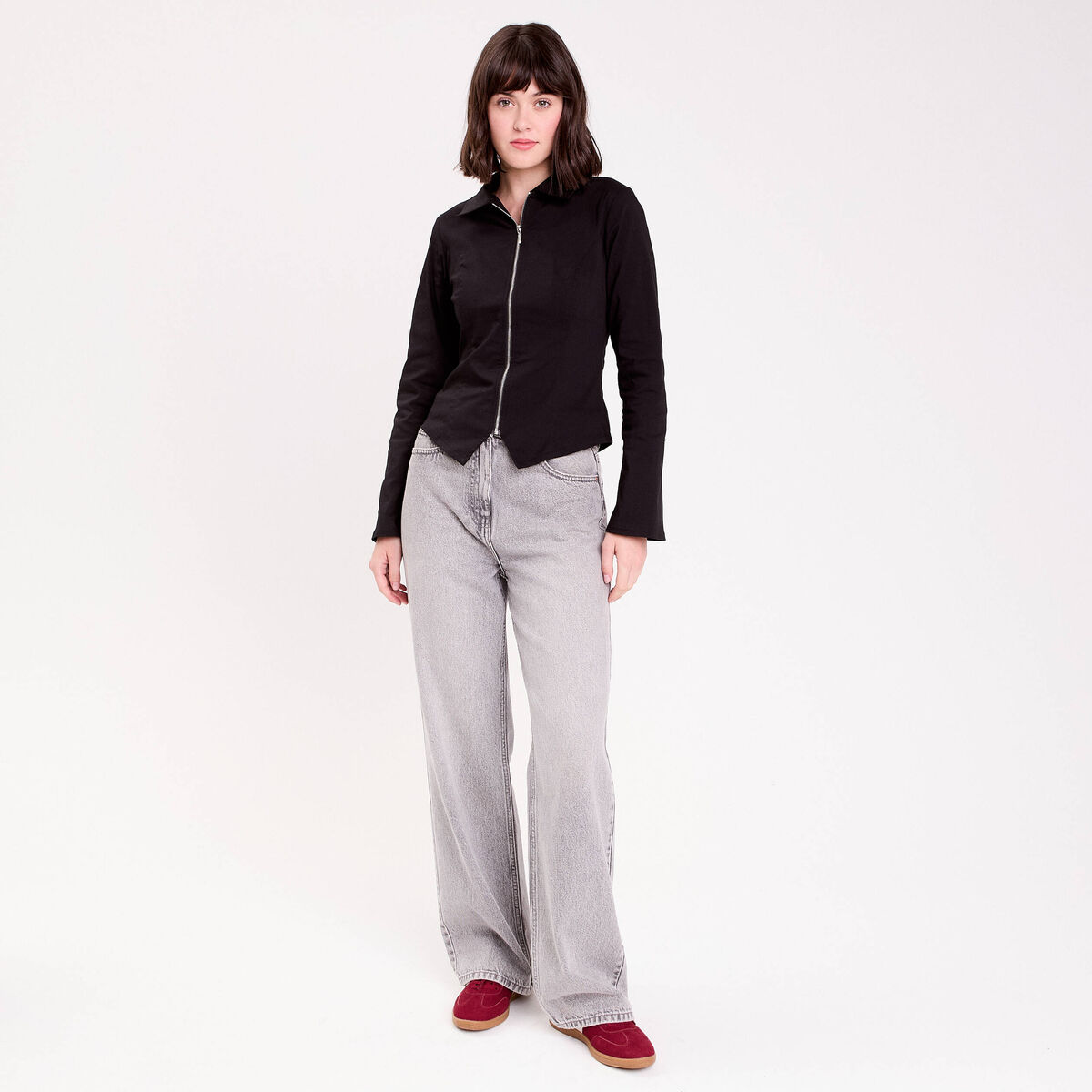 Chemise courte bas resserr&eacute; noir femme