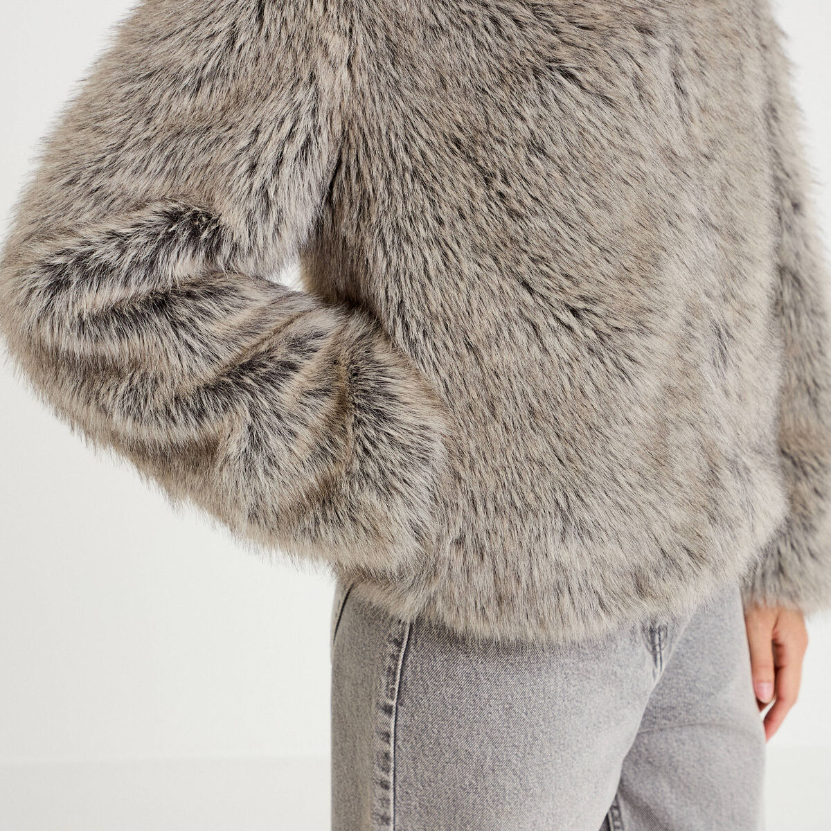 Veste courte en fausse fourrure gris clair femme