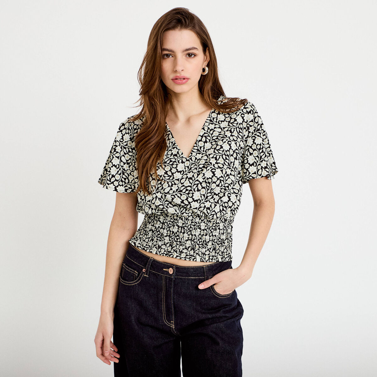 Blouse cintr&eacute;e cropped manches courtes noir femme