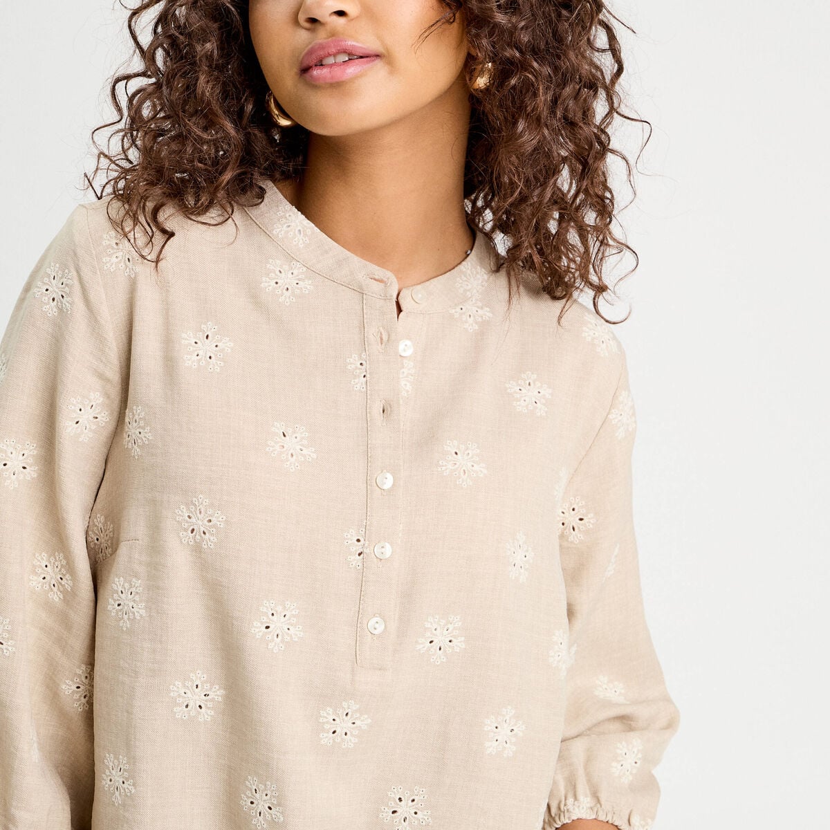 Blouse manches 3/4 brod&eacute;e taupe femme