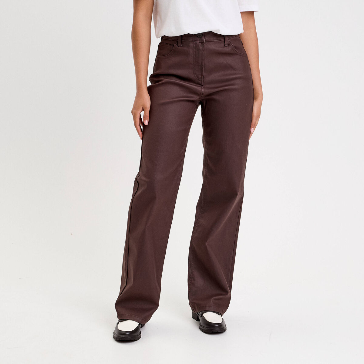 Pantalon droit enduit marron fonc&eacute; femme