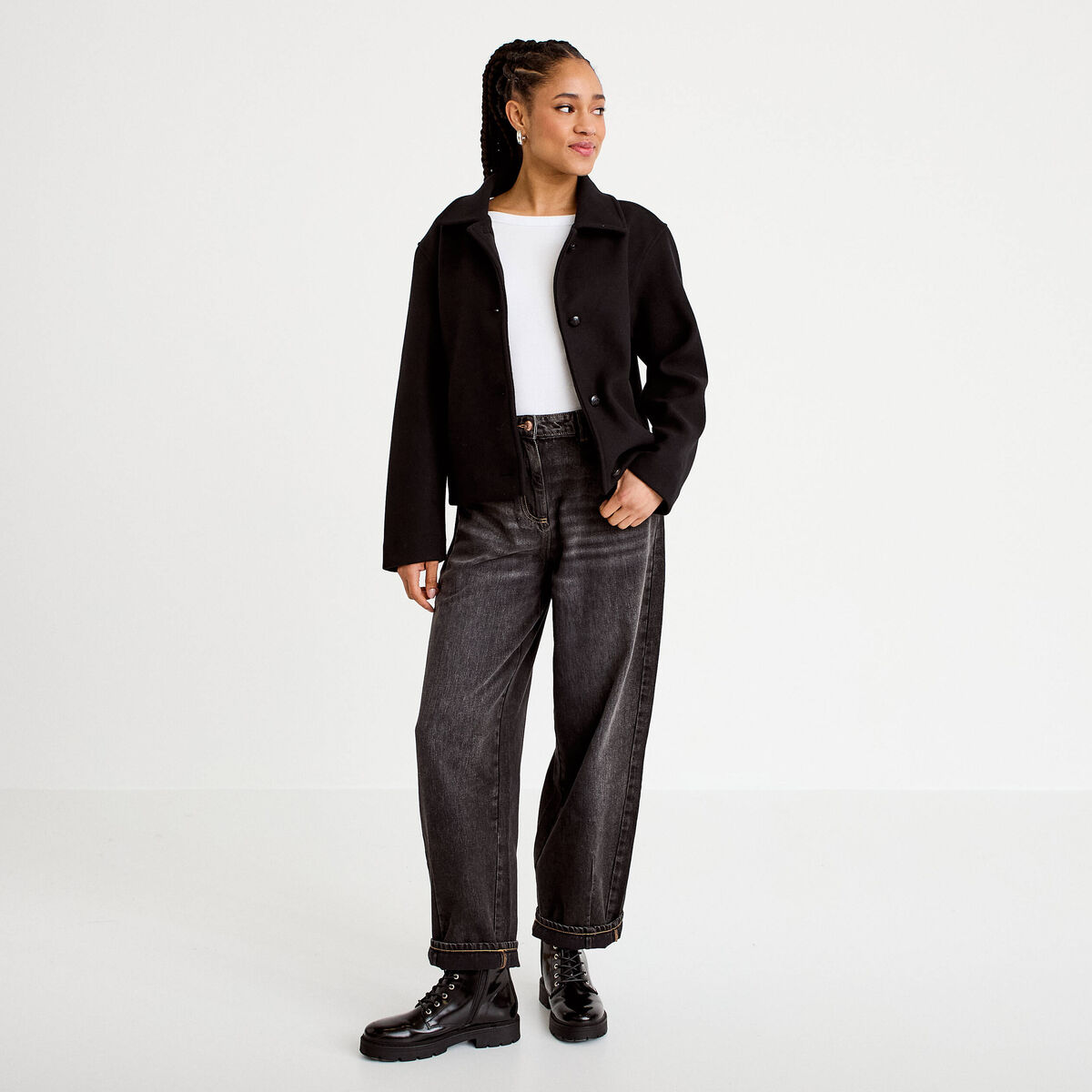 Veste droite courte col classique noir femme