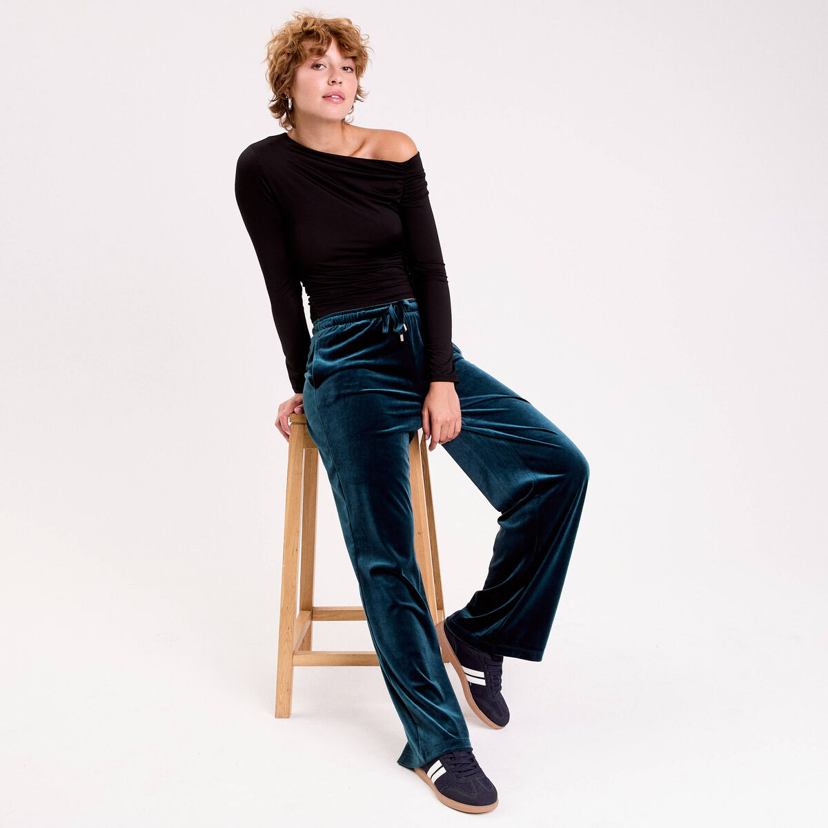 Pantalon large en velours bleu canard femme