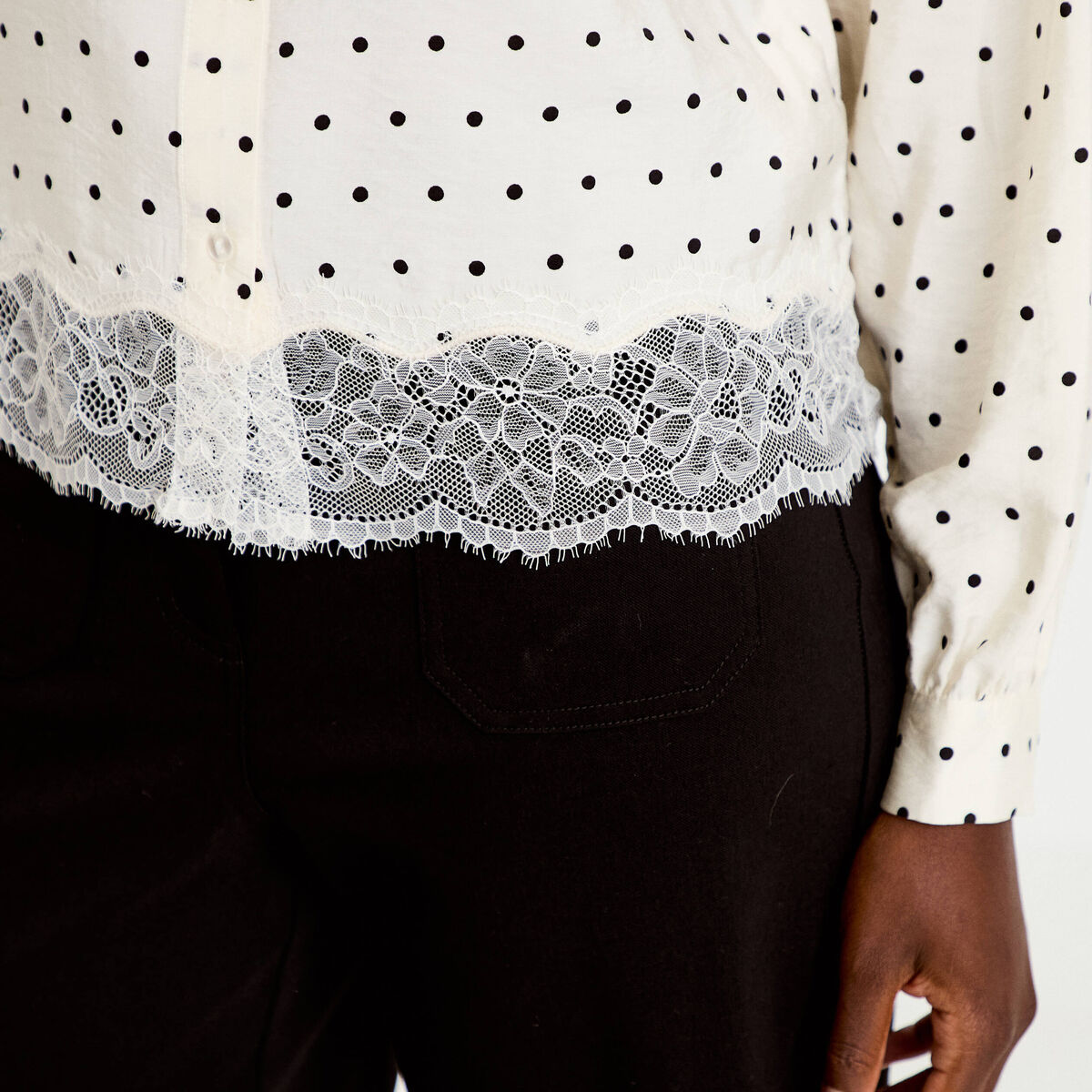 Chemise droite en dentelle col classique noir femme