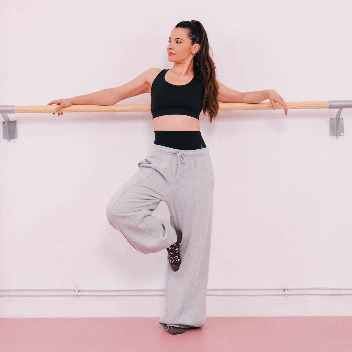 Pantalon large style jogging gris clair femme