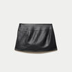 Jupe-short mini enduite d&eacute;tails clout&eacute;s noir femme